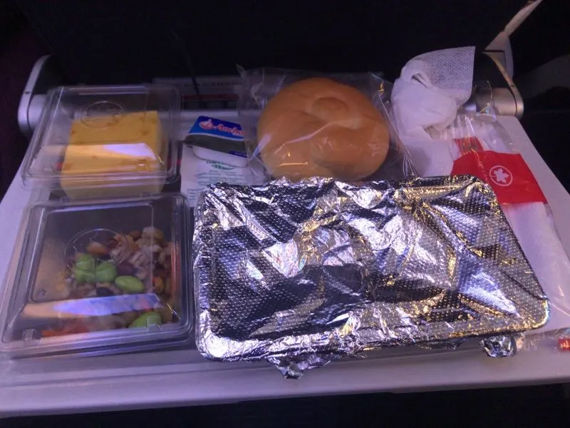成田出発バンクーバー行きのエアカナダ機内での食事